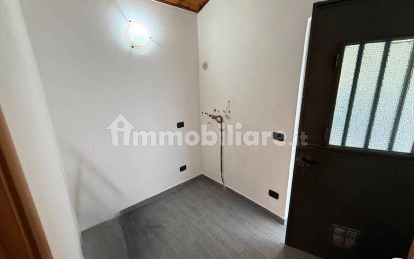 Trilocale via Papa Giovanni XXIII 118, Cardano al Campo — foto 8 di 28