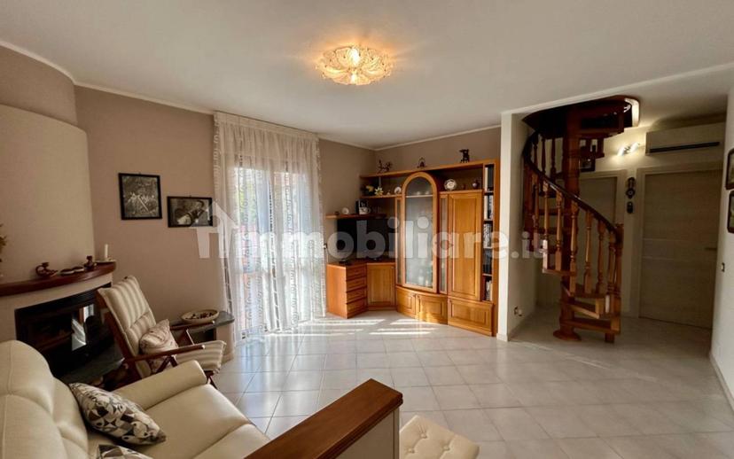 Quadrilocale via   Oddo, Centro, Tovo San Giacomo — foto 13 di 16
