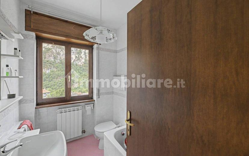 Appartamento via Flavio Parvis, Centro, Varzo — foto 8 di 42