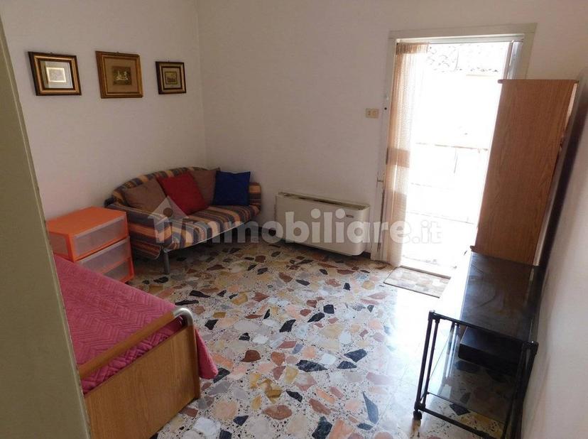 Terratetto unifamiliare 90 m², da ristrutturare, Centro, Ragusa