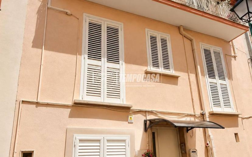 Terratetto unifamiliare via Santa Maria la Nova, Centro, Conversano — foto 2 di 27