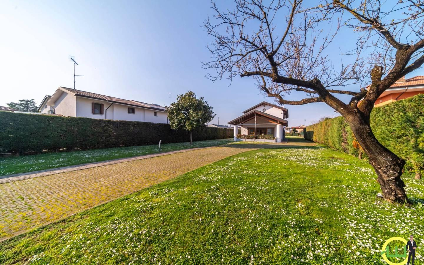 Villa unifamiliare, buono stato, 345 m², Stazione - Europa, Udine