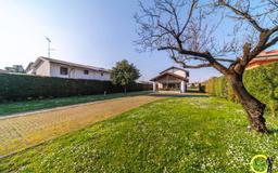 Villa unifamiliare, buono stato, 345 m², Stazione - Europa, Udine