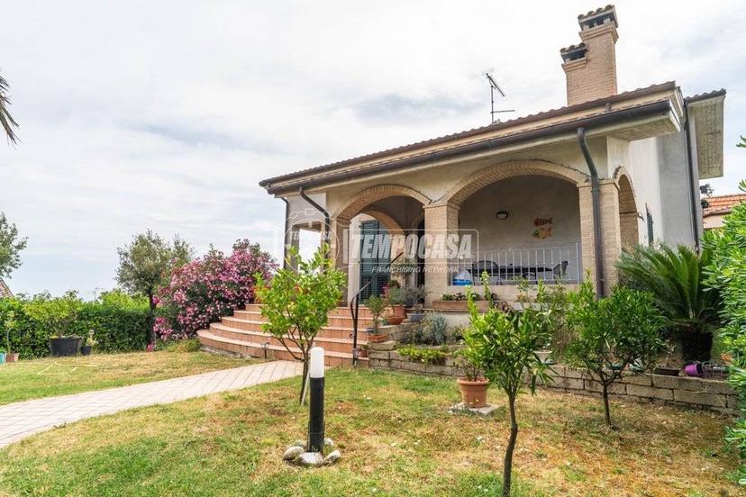 Villa unifamiliare, buono stato, 250 m², San Costanzo — foto 24 di 68