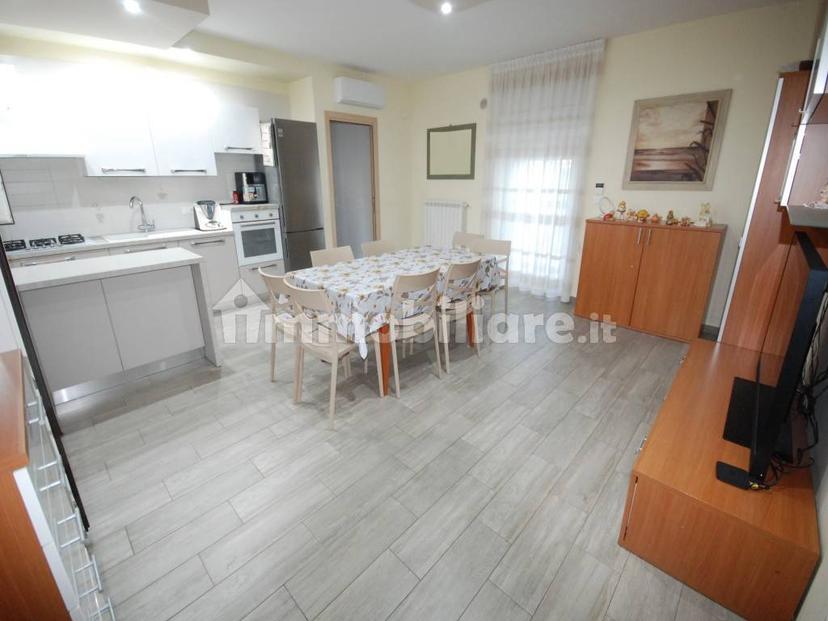 Trilocale via Pietrantonio Loffredo 49, Rione Martucci - Diaz, Foggia — foto 9 di 13