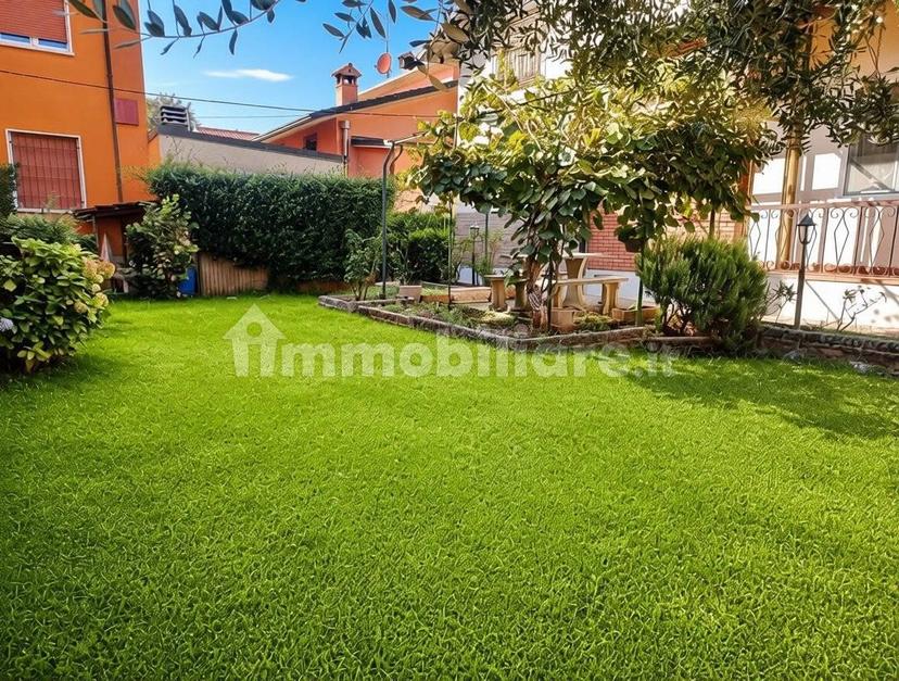 Villa unifamiliare via Guglielmo Oberdan, Centro, Concesio — foto 2 di 13