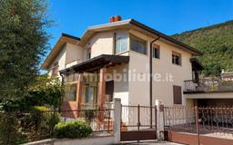 Villa unifamiliare via Guglielmo Oberdan, Centro, Concesio