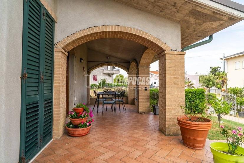 Villa unifamiliare, buono stato, 250 m², San Costanzo — foto 3 di 68