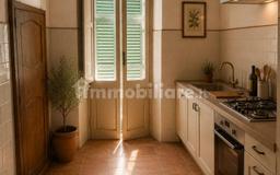 Trilocale da ristrutturare, secondo piano, Centro, Vetralla
