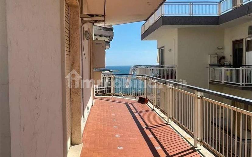 Appartamento buono stato, secondo piano, Centro, Formia