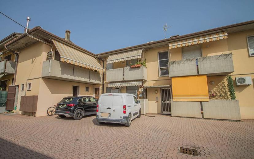 Quadrilocale via IV Novembre 42, Beccacivetta Azzano, Castel d'Azzano — foto 2 di 34