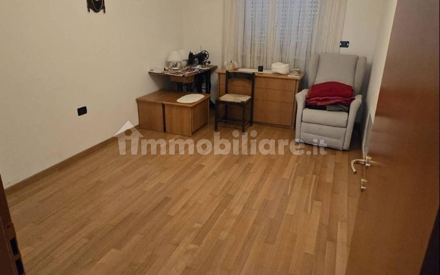 Trilocale via Fritz Broger, Centro, Laives
