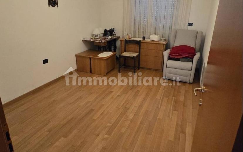 Trilocale via Fritz Broger, Centro, Laives