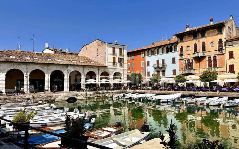 Attico piazza Malvezzi 12, Centro Storico, Desenzano del Garda — foto 16 di 36