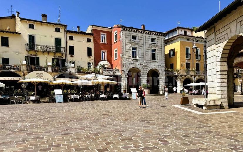 Attico piazza Malvezzi 12, Centro Storico, Desenzano del Garda — foto 24 di 36