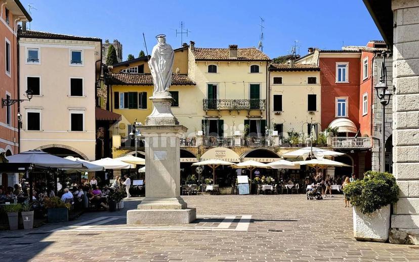 Attico piazza Malvezzi 12, Centro Storico, Desenzano del Garda — foto 31 di 36