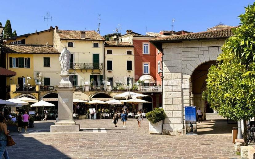 Attico piazza Malvezzi 12, Centro Storico, Desenzano del Garda — foto 23 di 36
