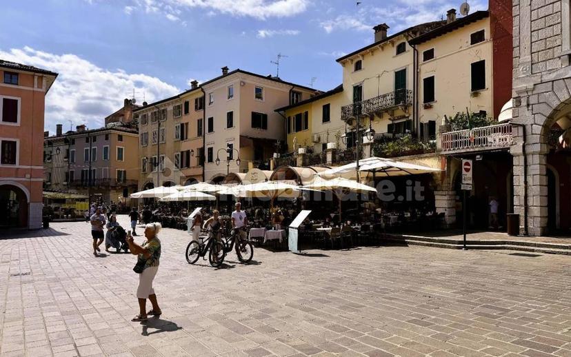 Attico piazza Malvezzi 12, Centro Storico, Desenzano del Garda — foto 10 di 36