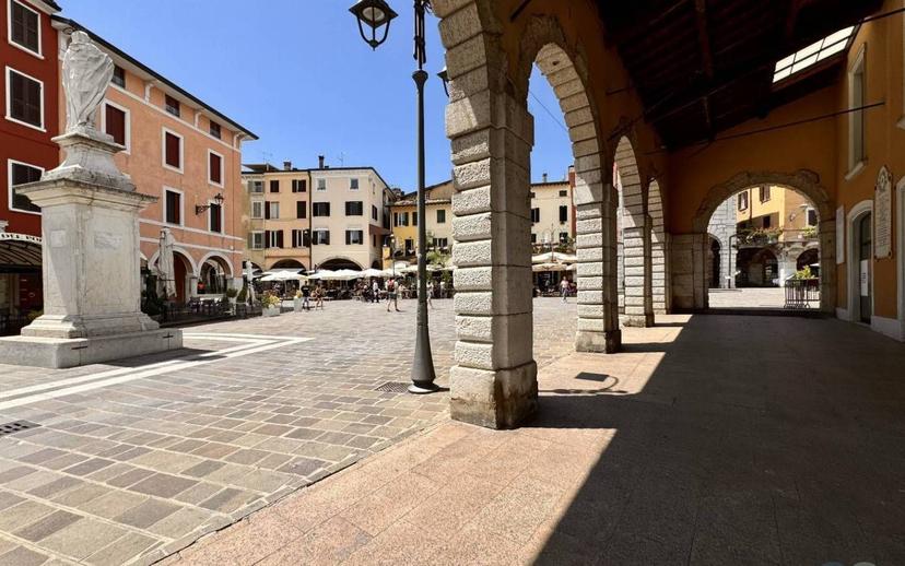 Attico piazza Malvezzi 12, Centro Storico, Desenzano del Garda — foto 18 di 36