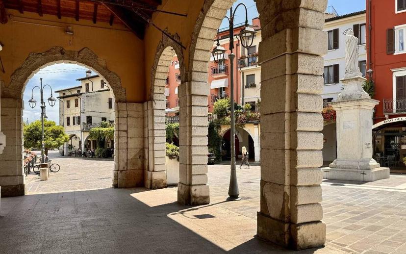 Attico piazza Malvezzi 12, Centro Storico, Desenzano del Garda — foto 27 di 36