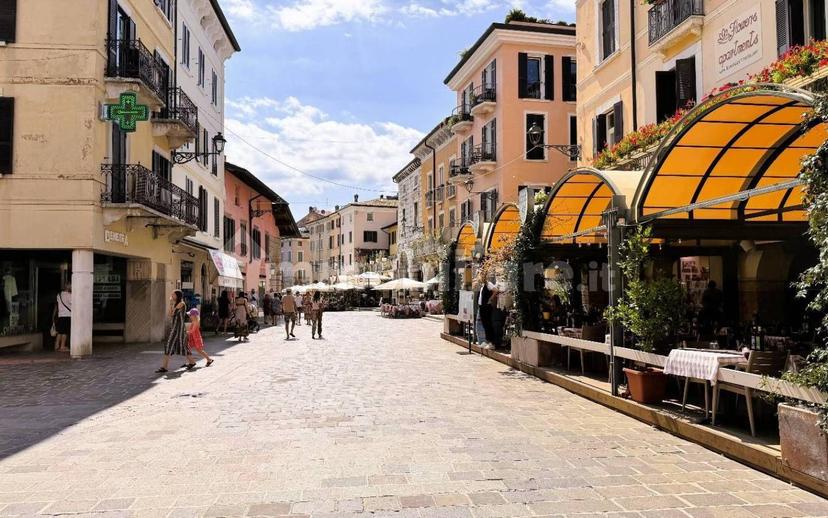 Attico piazza Malvezzi 12, Centro Storico, Desenzano del Garda — foto 33 di 36