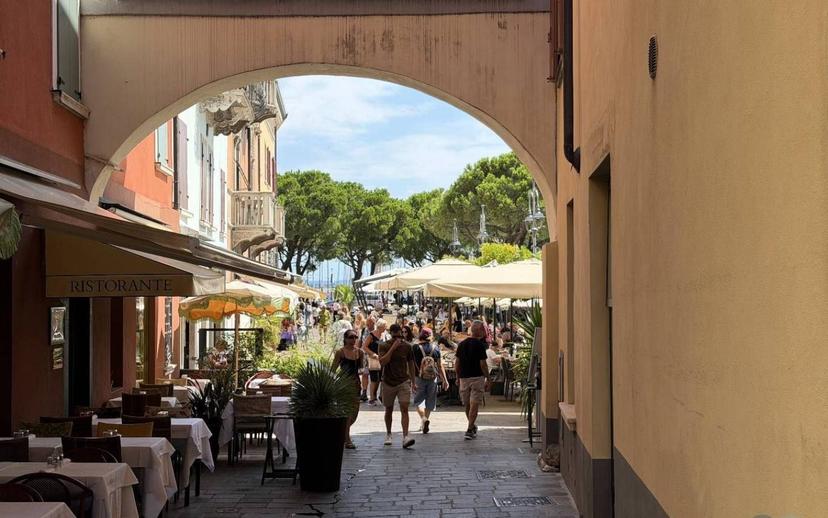 Attico piazza Malvezzi 12, Centro Storico, Desenzano del Garda — foto 4 di 36