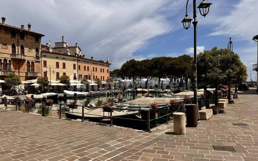 Attico piazza Malvezzi 12, Centro Storico, Desenzano del Garda — foto 26 di 36