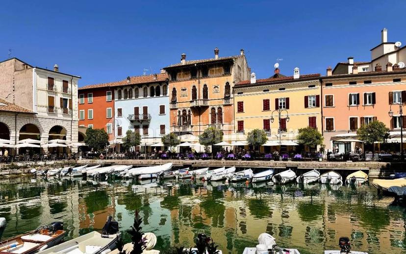 Attico piazza Malvezzi 12, Centro Storico, Desenzano del Garda — foto 5 di 36