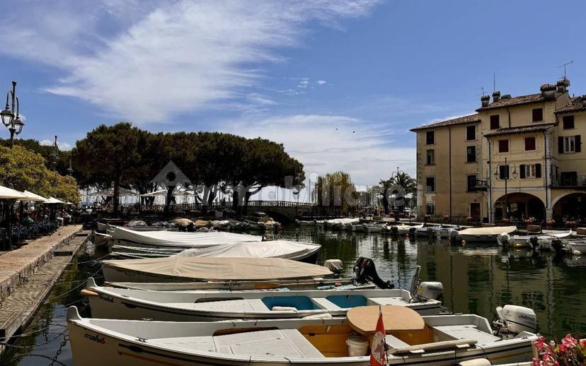 Attico piazza Malvezzi 12, Centro Storico, Desenzano del Garda — foto 3 di 36