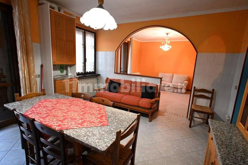 Trilocale piazza Giovanni Bovio, Centro, Omegna — foto 5 di 12