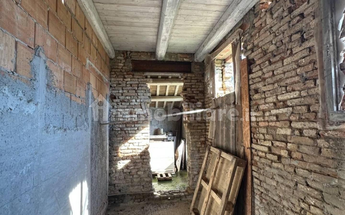 Rustico, da ristrutturare, 290 m², Santo Stefano - Gambellara, Ravenna