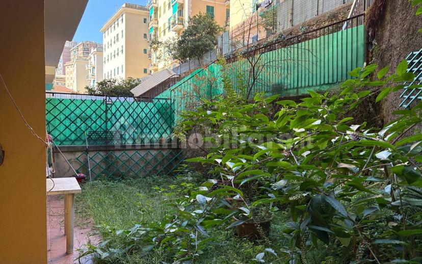 Trilocale via del Borgo, Borgoratti, Genova