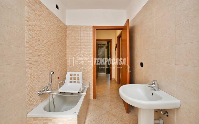 Trilocale via Novara, Centro, Trecate — foto 20 di 37