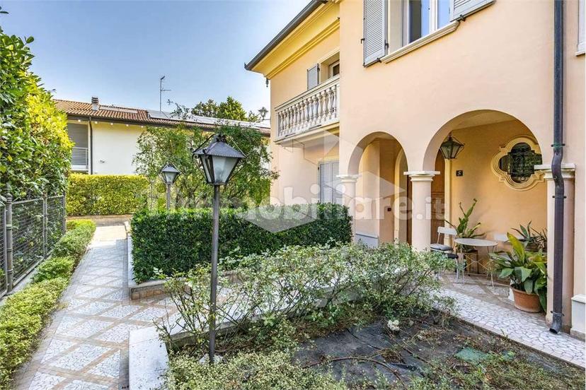 Villa bifamiliare, ottimo stato, 346 m², Canali - Capriolo, Reggio Emilia