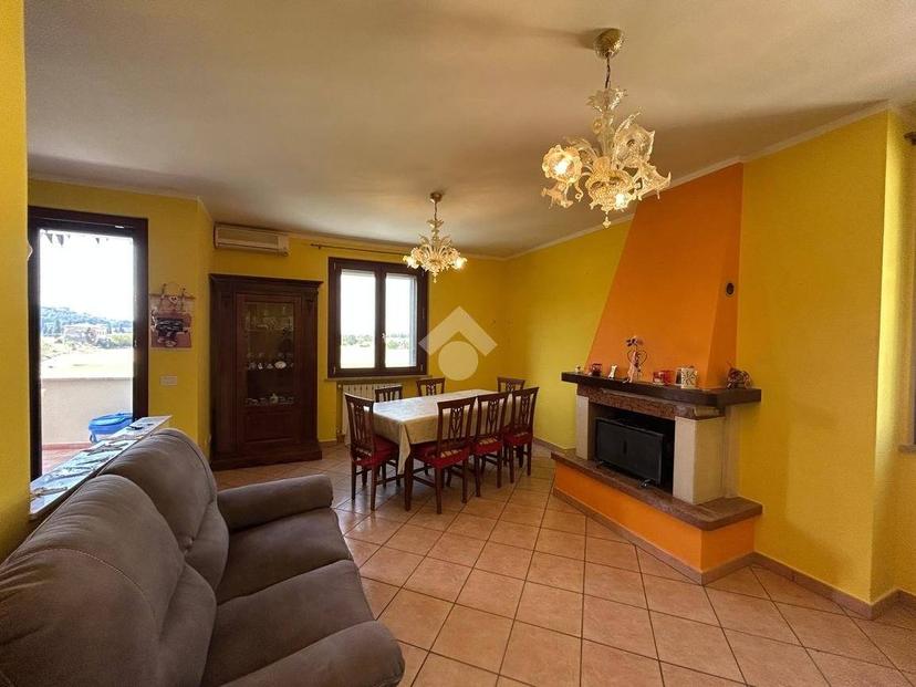 Trilocale via Flaminia Sud, Vescia, Belfiore, Scanzano, Foligno — foto 13 di 24