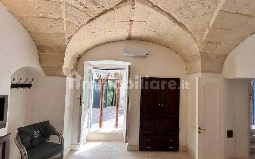 Bilocale via G. M. Laggetto 18, Centro, Otranto — foto 2 di 36