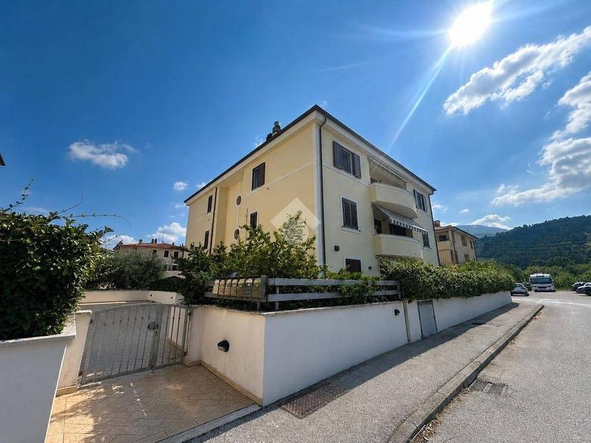 Trilocale via Flaminia Sud, Vescia, Belfiore, Scanzano, Foligno — foto 5 di 24