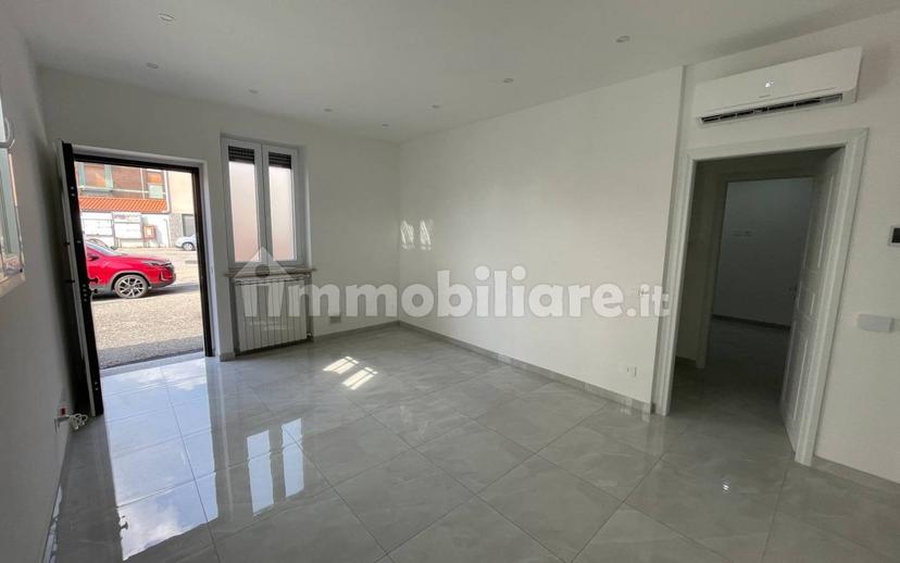 Trilocale via Novara 43, Pernate, Novara