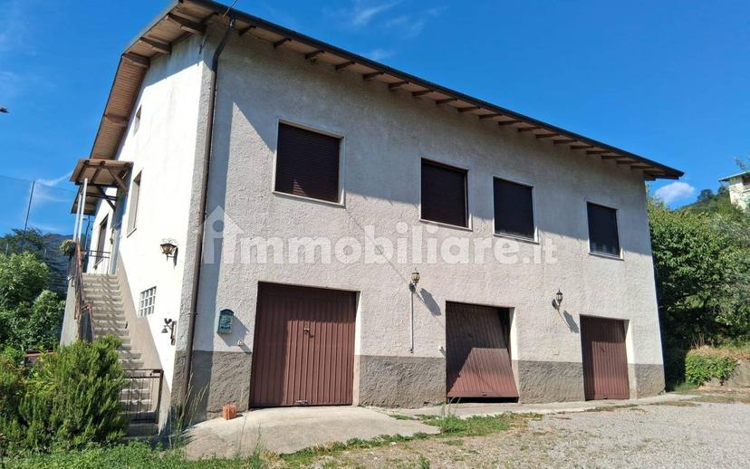 Villa bifamiliare via Cesare Battisti, Gemonio — foto 2 di 14