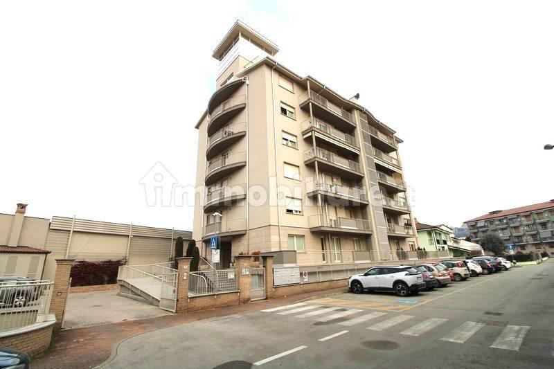 Trilocale via Fratelli Allocco 5, Centro, Bra