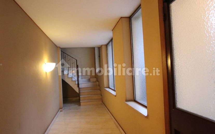 Trilocale ottimo stato, secondo piano, Novara