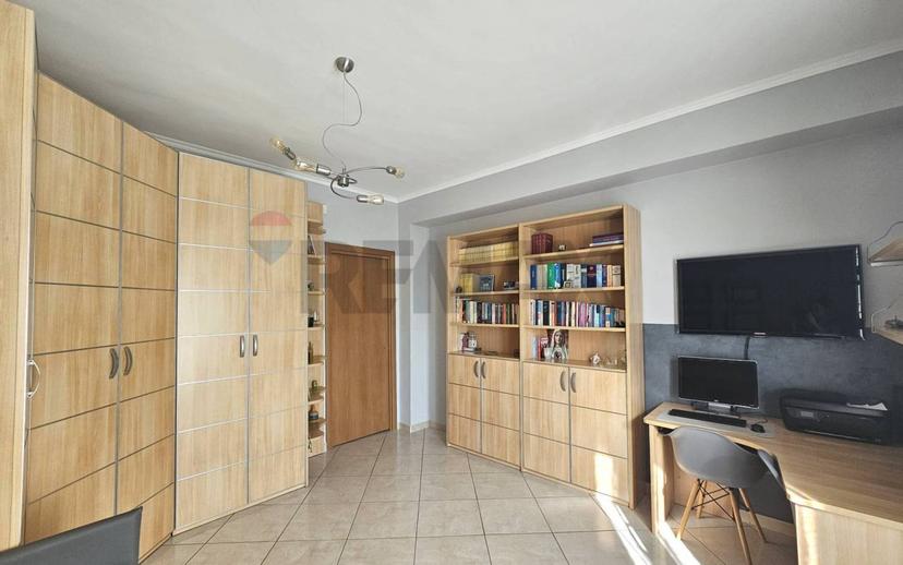 Quadrilocale buono stato, settimo piano, Trani — foto 11 di 36
