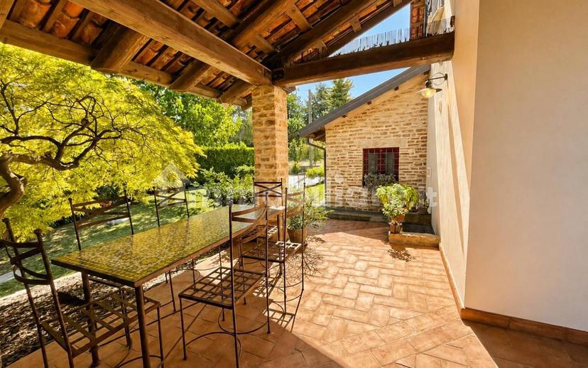 Villa unifamiliare via La Morra, Cherasco — foto 2 di 38