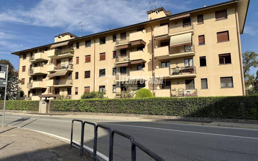 Quadrilocale via Vittorio Veneto 58, Centro, Arona — foto 26 di 39