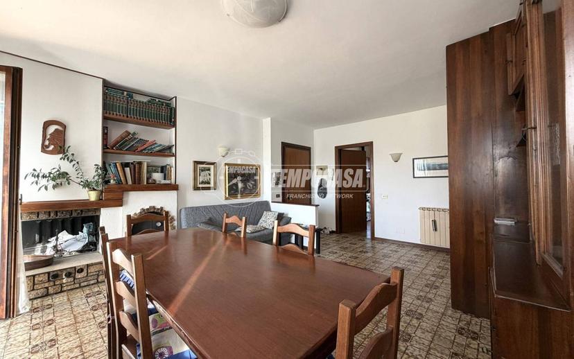 Quadrilocale via Vittorio Veneto 58, Centro, Arona — foto 18 di 39