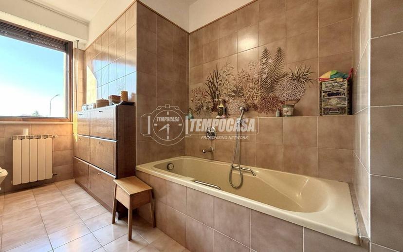 Quadrilocale via Vittorio Veneto 58, Centro, Arona — foto 2 di 39