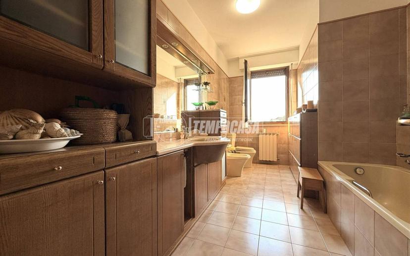 Quadrilocale via Vittorio Veneto 58, Centro, Arona — foto 6 di 39
