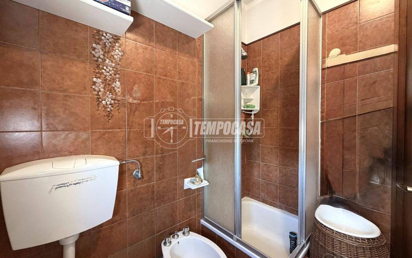 Quadrilocale via Vittorio Veneto 58, Centro, Arona — foto 24 di 39