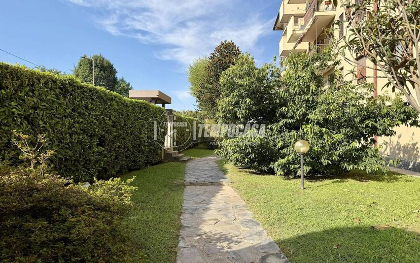 Quadrilocale via Vittorio Veneto 58, Centro, Arona — foto 9 di 39
