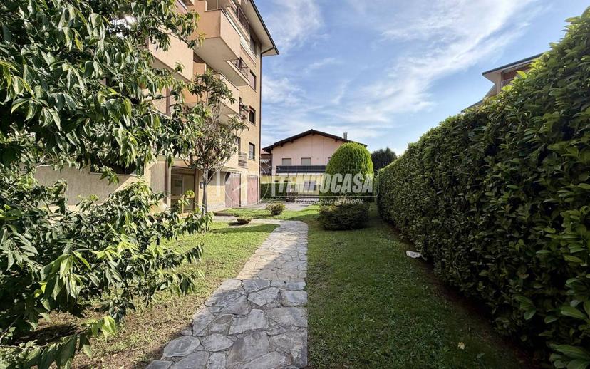 Quadrilocale via Vittorio Veneto 58, Centro, Arona — foto 10 di 39